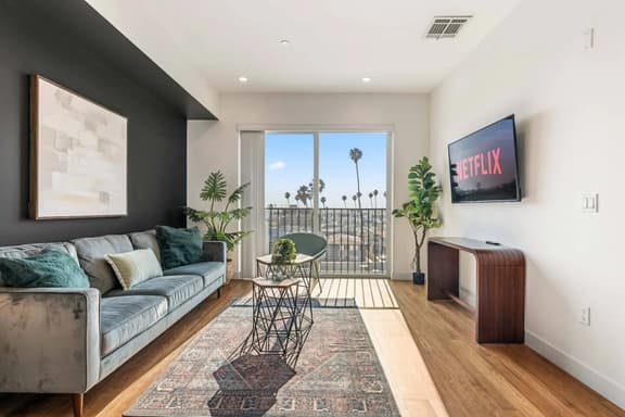 Light Filled 1BD W/ Views + Parking, Gym & Rooftop - Image 1