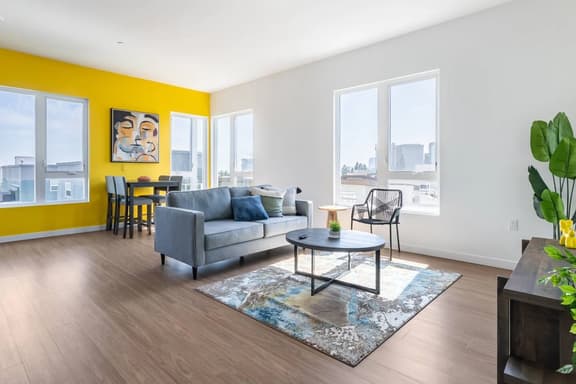 Light Filled 1BD-1BTH in Little Tokyo W/DTLA Views - Image 1