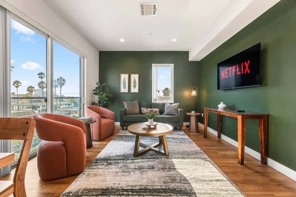 Light-Filled Home in K-Town | Parking, Gym & Views - Image 1