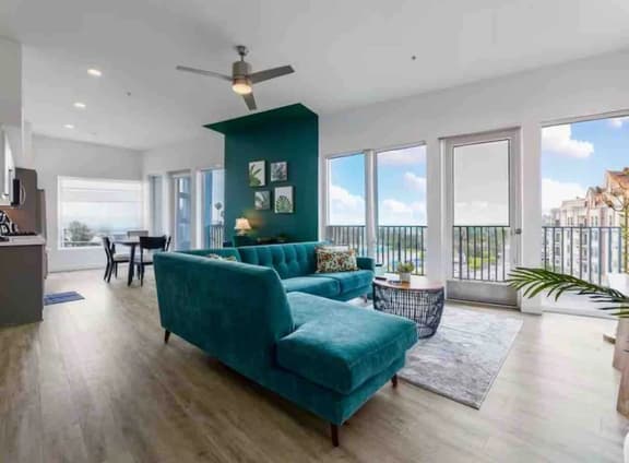 SkyLoft Oasis Stunning DTLA Views & Modern Comfort - Image 1