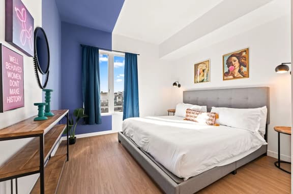 Spacious 1-BD with Stunning City Views in DTLA - Image 1