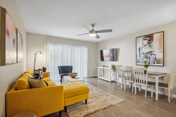 Stylish Getaway | Mins to Irvine | 1Mi to SCP - Image 1