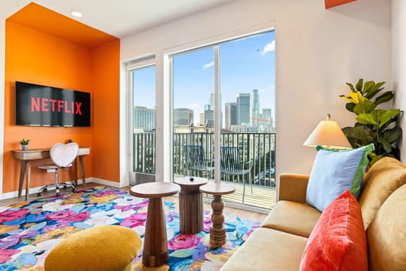 The Skyline Studio: Modern Getaway w/ DTLA  Views - Image 1