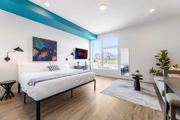 The Skyline Suite-Sleek Studio Near Dodger Stadium - Image 1