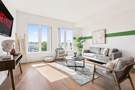 Unique 1-Bedroom DTLA Escape with City Views - Image 1