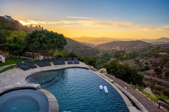 SD Serenity Hills - Infinity Pool/Pickleball/Sauna - Image 1